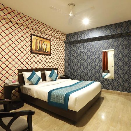 Hotel Ark Wood At Airport New Delhi Exterior photo