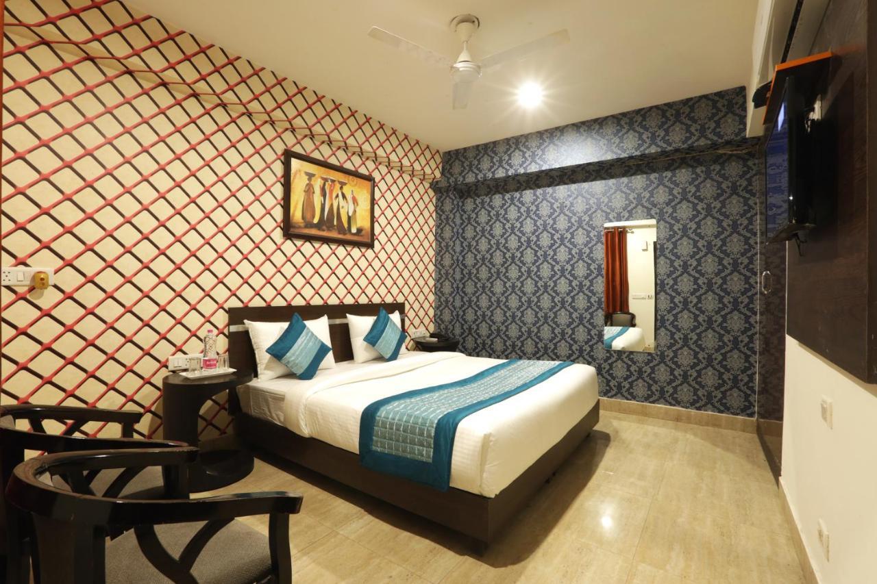 Hotel Ark Wood At Airport New Delhi Exterior photo