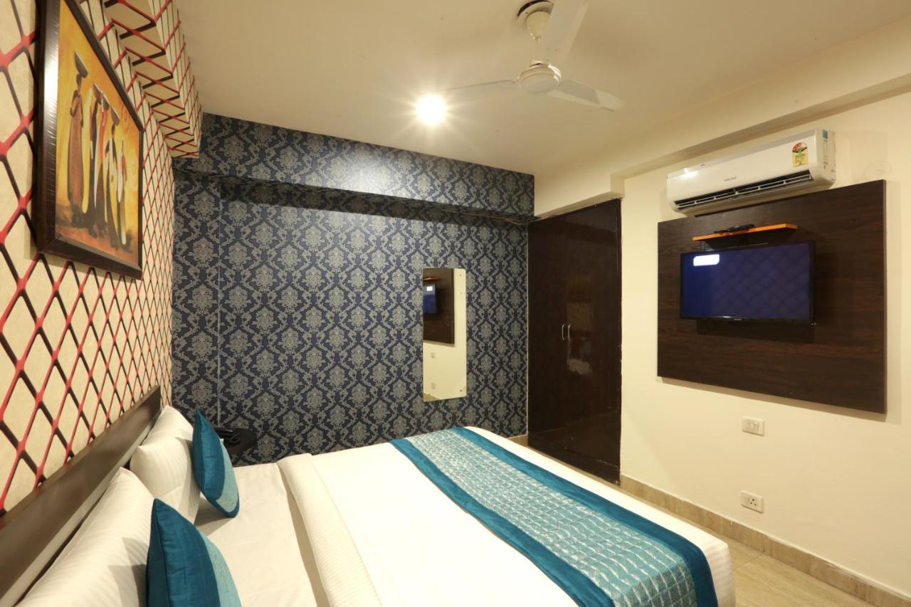 Hotel Ark Wood At Airport New Delhi Exterior photo