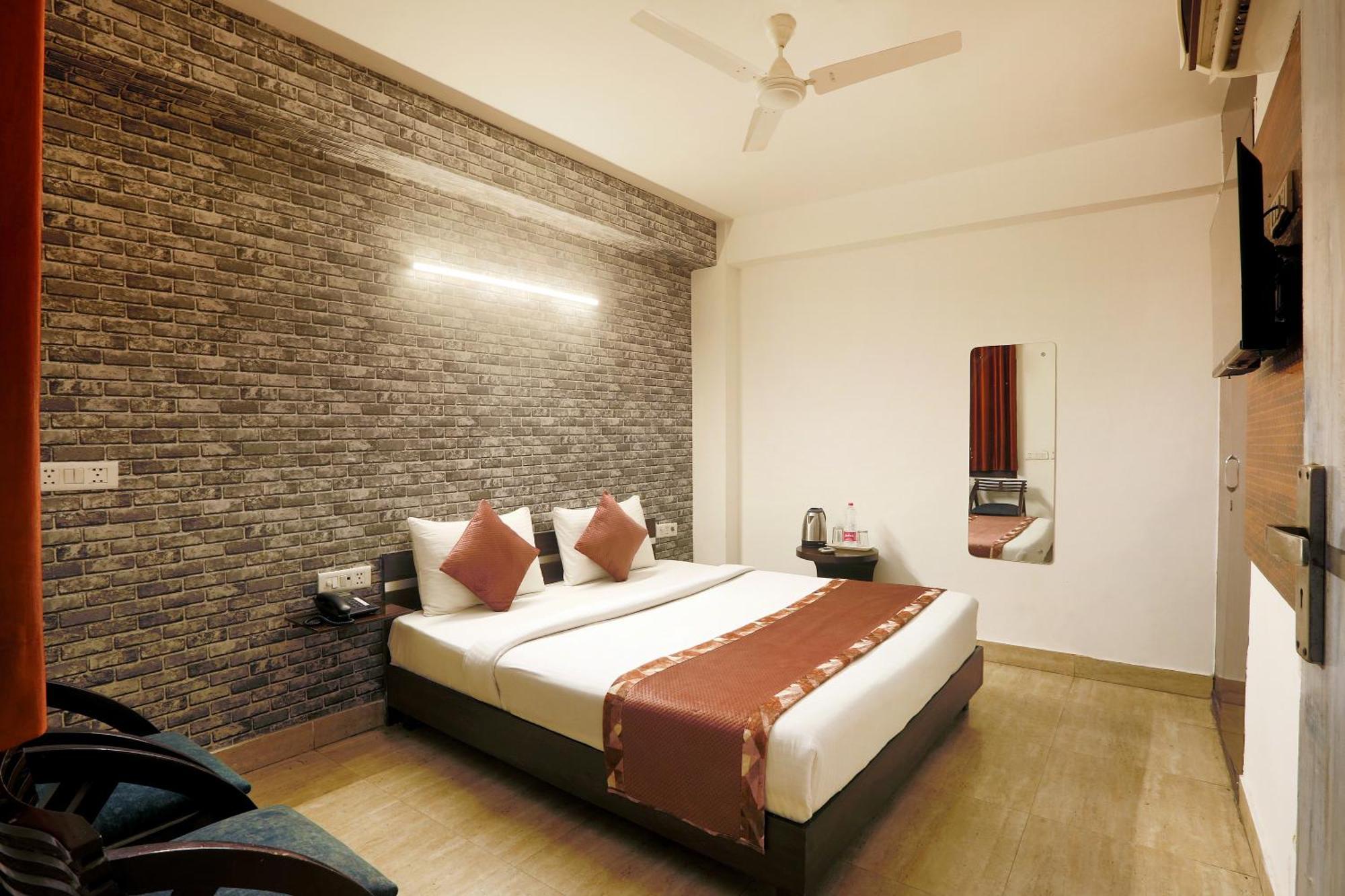 Hotel Ark Wood At Airport New Delhi Exterior photo