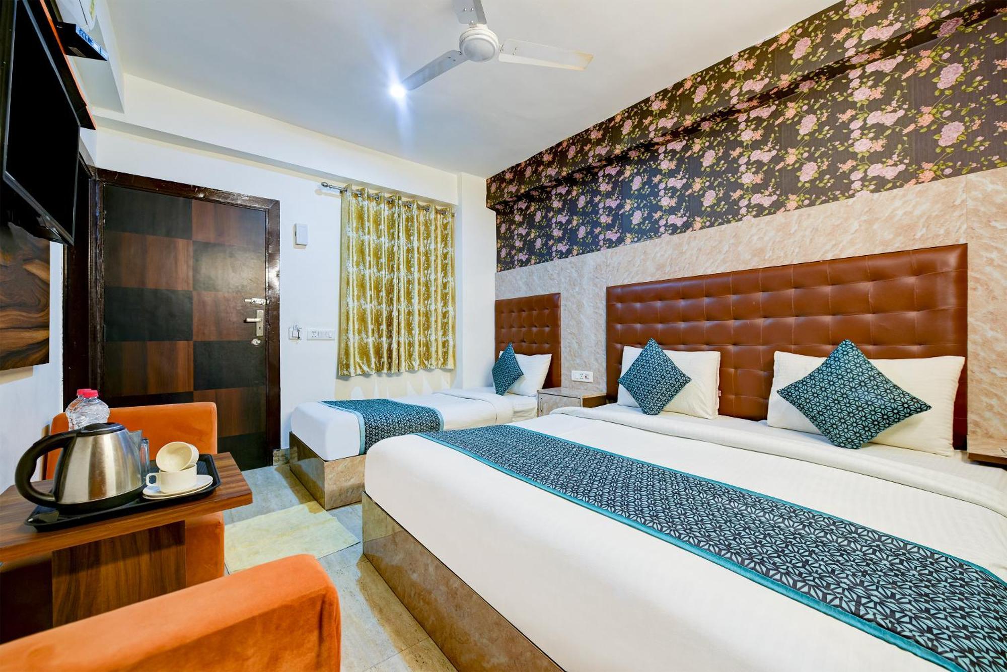 Hotel Ark Wood At Airport New Delhi Exterior photo