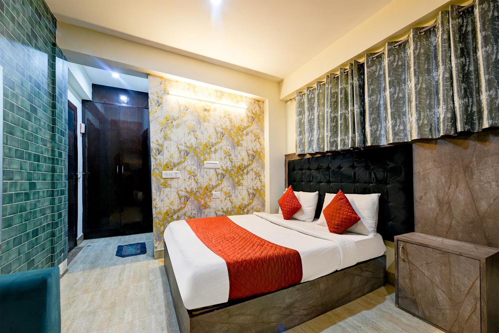 Hotel Ark Wood At Airport New Delhi Exterior photo