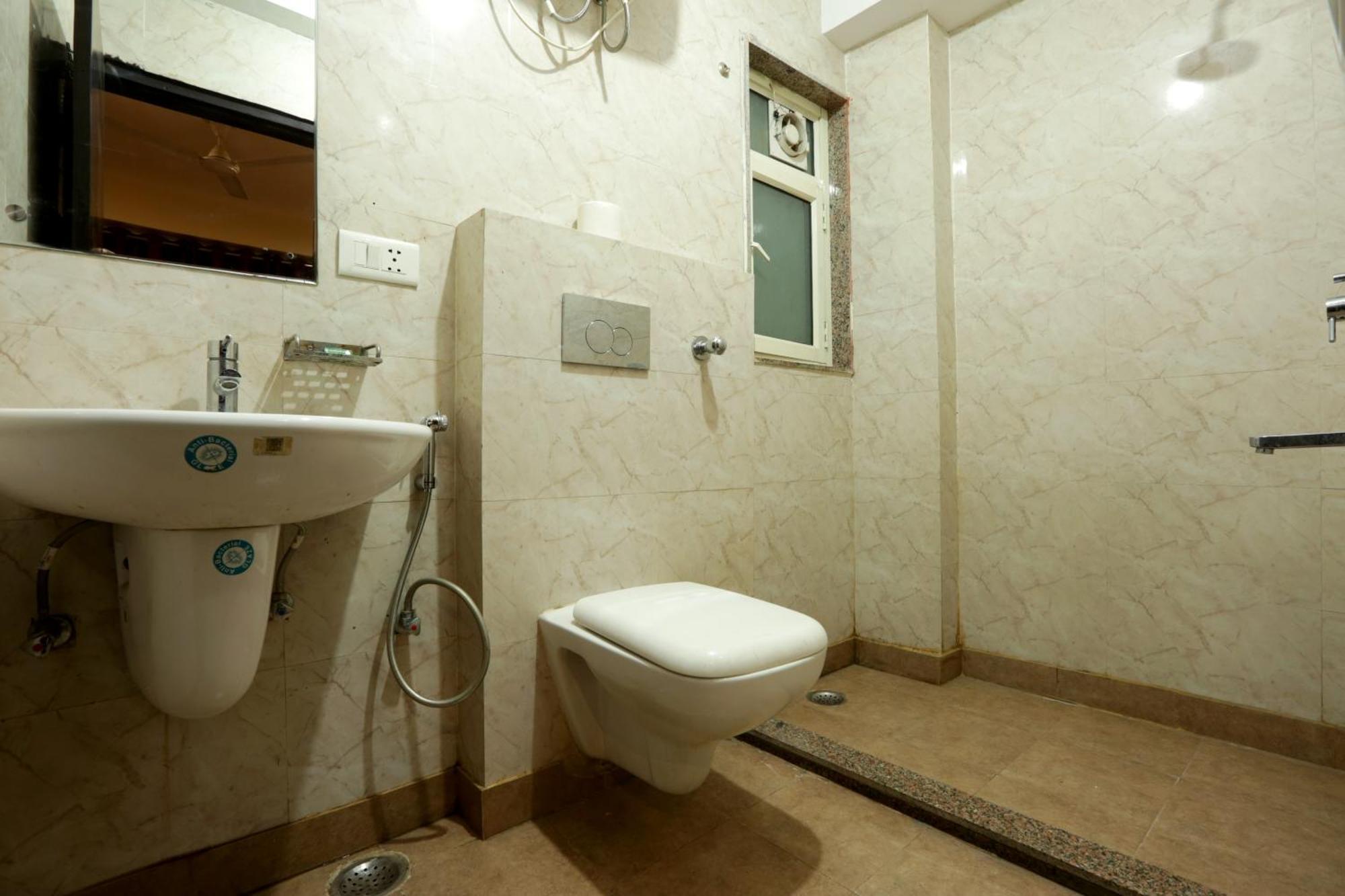 Hotel Ark Wood At Airport New Delhi Exterior photo