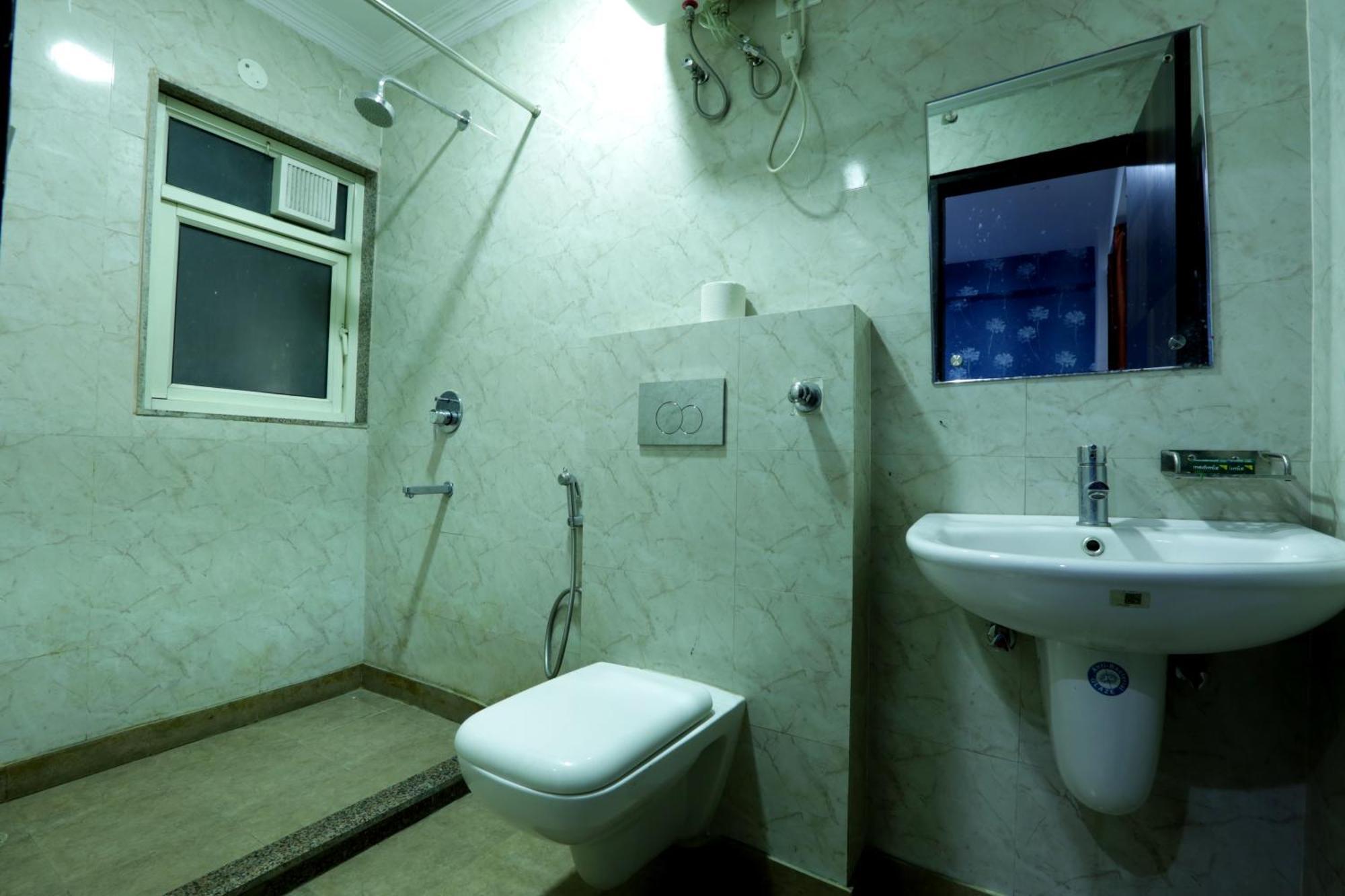 Hotel Ark Wood At Airport New Delhi Exterior photo